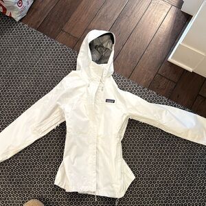 Patagonia women’s raining jacket size small